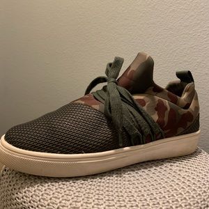 Camo Steve Madden shoes! Great condition!